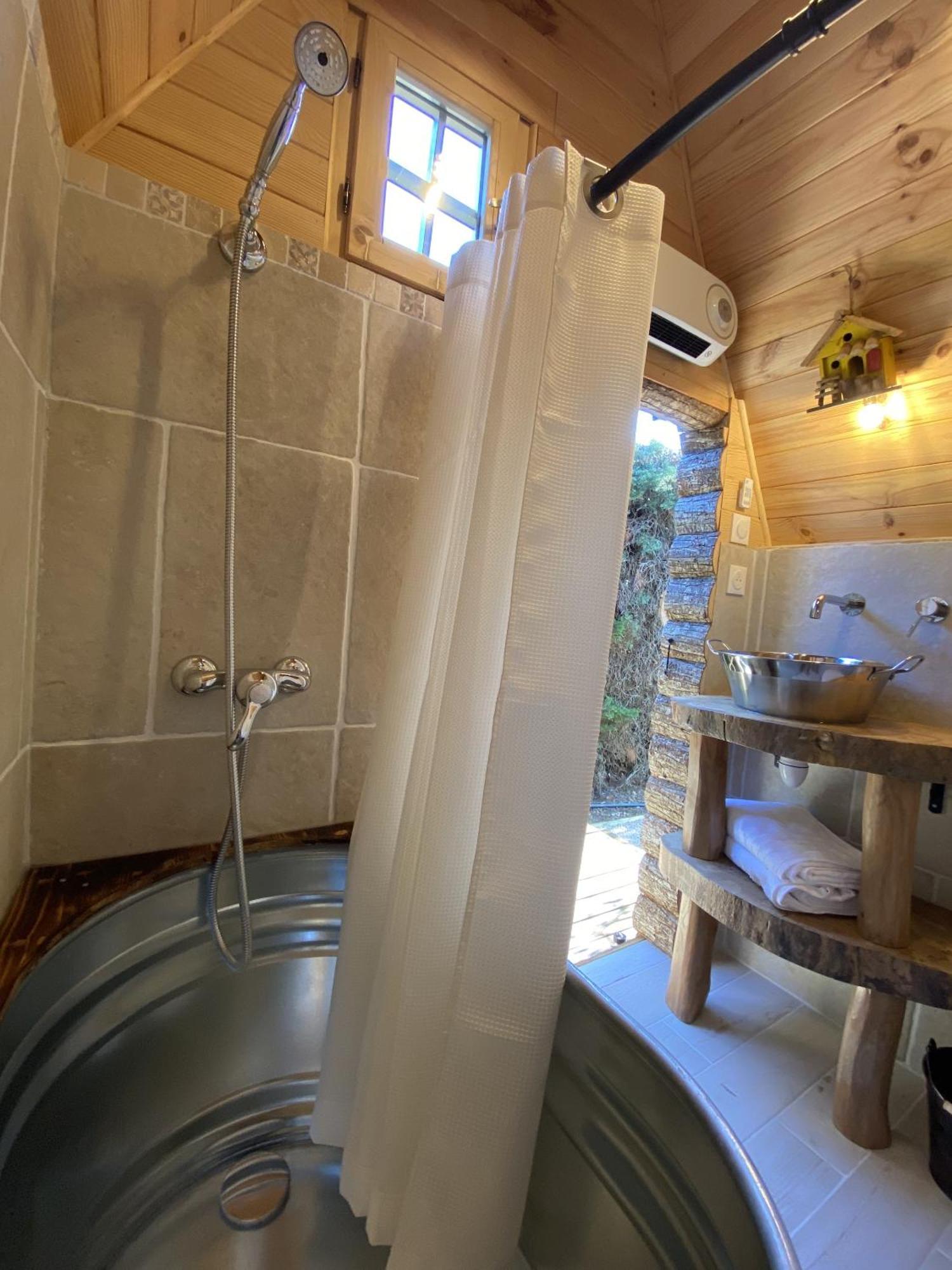 Mas Del Flor Bed & Breakfast Villelongue-dels-Monts Room photo
